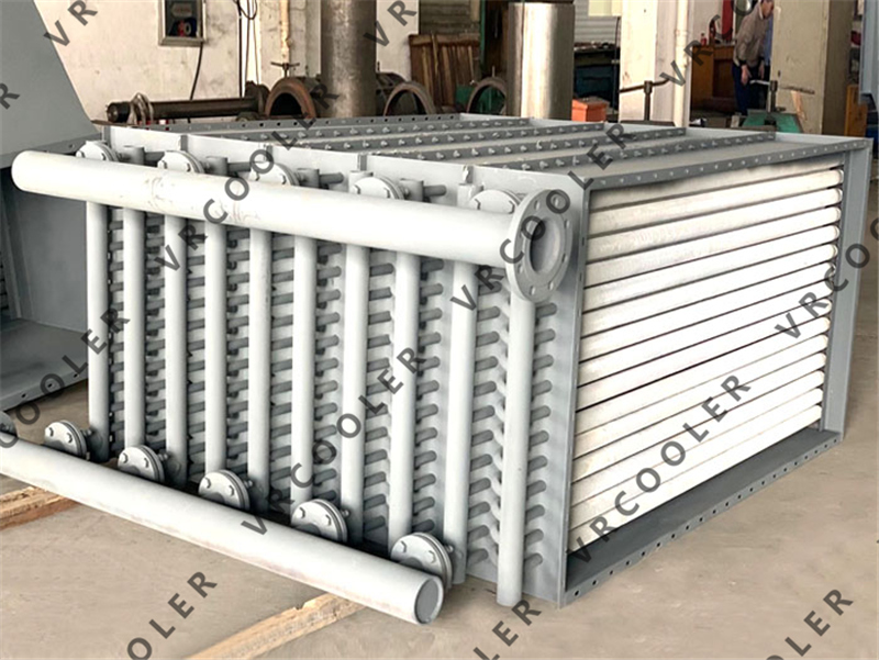How does the finned tube prevent freezing and cracking due to low temperature?