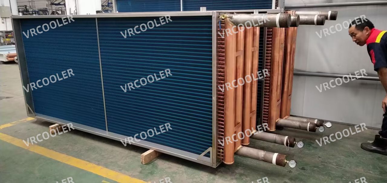 What are the main components of a tube and fin heat exchanger?