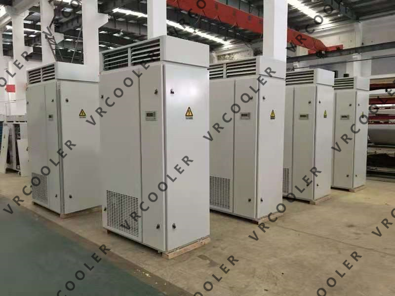 How is redundancy handled in precision air conditioning?