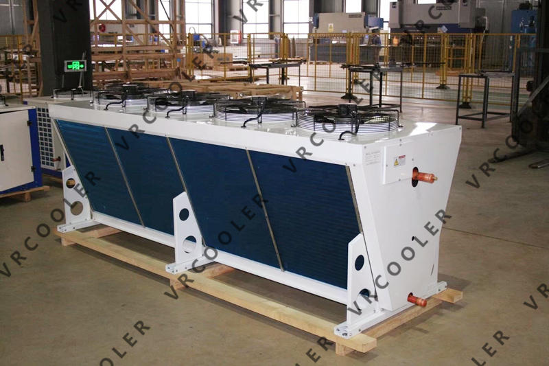 How does a dry cooler cool injection molding equipment? 