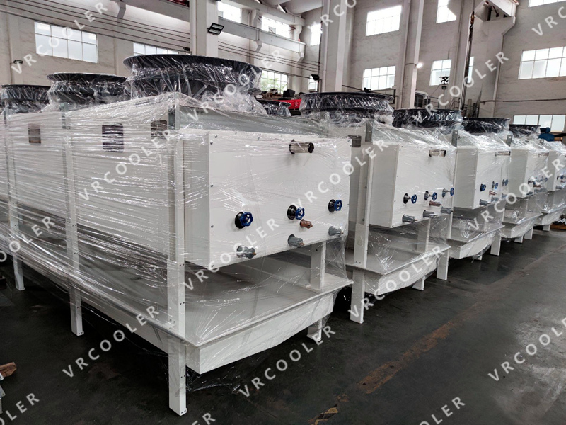 What is the principle of free cooling dry cooler?