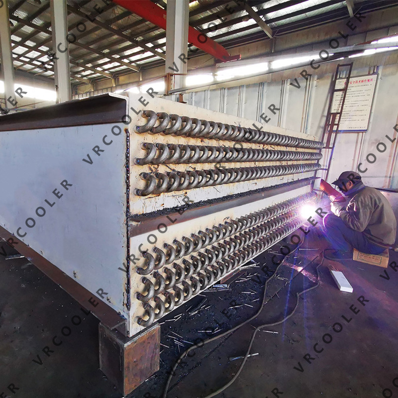 What are the characteristics of finned tube heat exchangers?