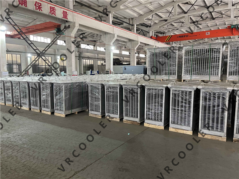Finned tube radiator (16)