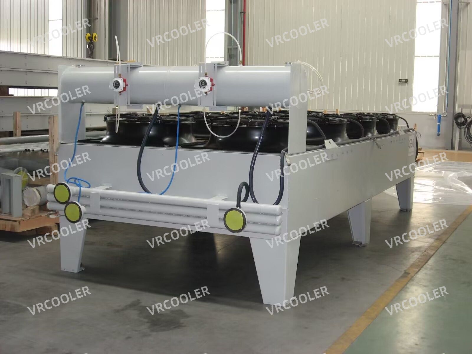 What are the factors to consider when selecting a remote radiator for a Jenbacher gas engine?