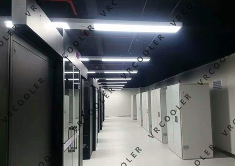 What is the difference between air-cooled and water-cooled precision air conditioners?