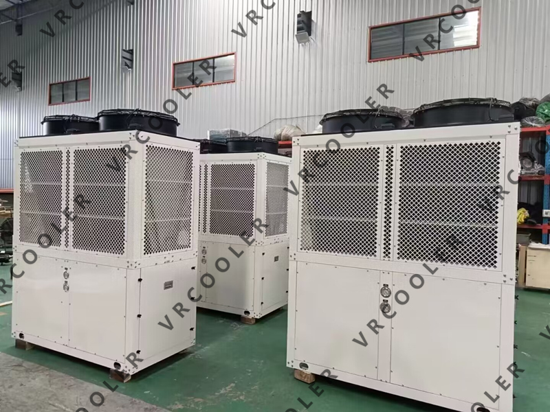 How does an air-cooled chiller work with a CRAH unit?