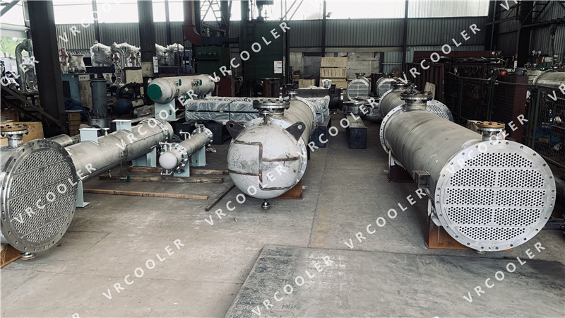 What are the advantages of a well-designed turbine bearing oil cooler?